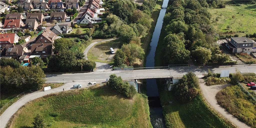 Die Wartburgstraße von Habinghorst nach Henrichenburg soll verbreitert werden. Von der Heerstraße bis zur Freiheitstraße wird irgendwann gebaut. Dabei wird auch die Brücker über die Emscher neu gemacht.