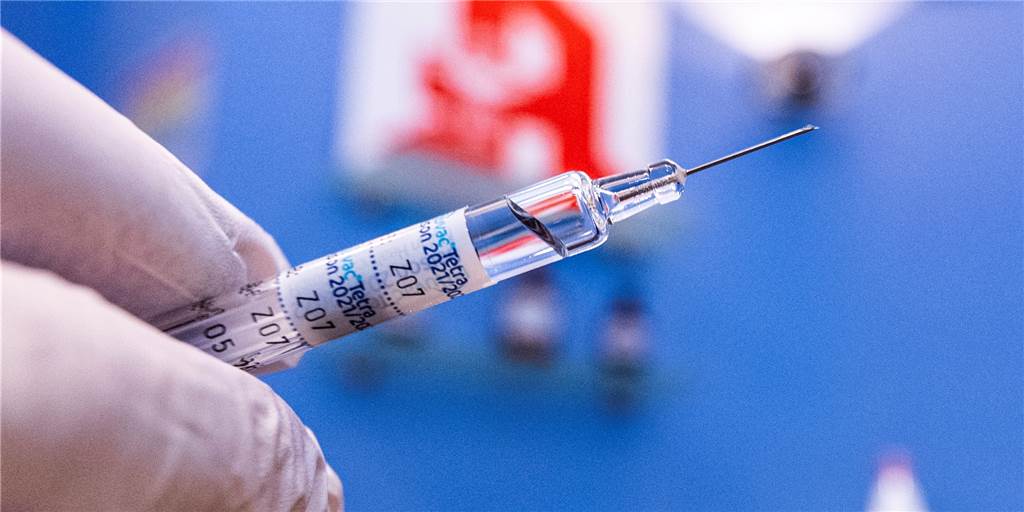 Spritze gegen Grippe: Für bestimmte Patienten in Schwerte ist der Impfstoff knapp Ärzte empfehlen vor allem Menschen mit geschwächtem Immunsystem die Grippe-Impfung.
