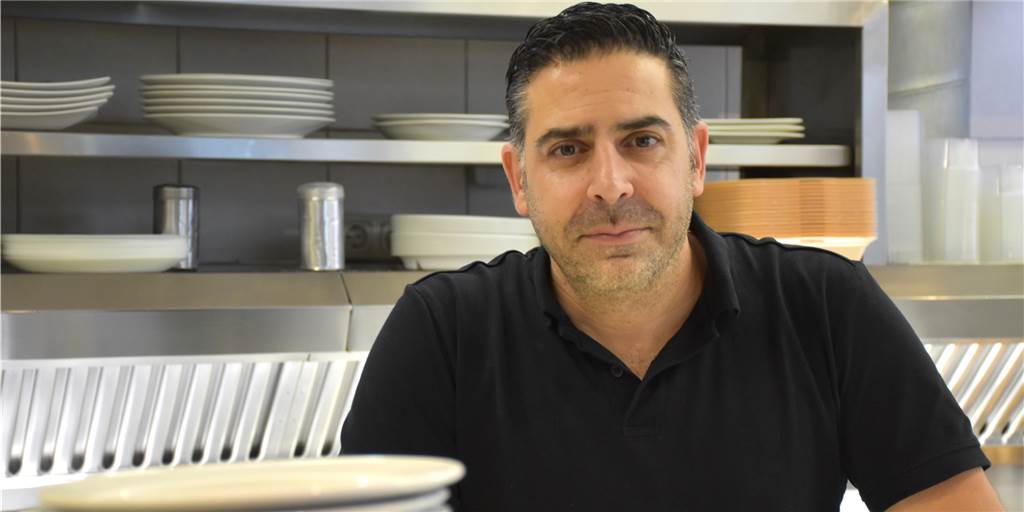 Preiserhöhungen: Dorstens Gastronomen kämpfen mit steigenden Kosten Dimitris Voultsidis ist mit Blick auf die zahlreichen steigenden Kosten, die monatlich auf ihn zukommen besorgt.