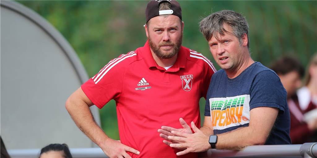 SG Castrop will den zweiten Sieg: „Können nach Niederlagen nicht jedes Mal rumheulen“ SG-Trainer Tino Westphal (l.) hofft, dass gegen Rot Weiß Germania der Knoten platzt.
