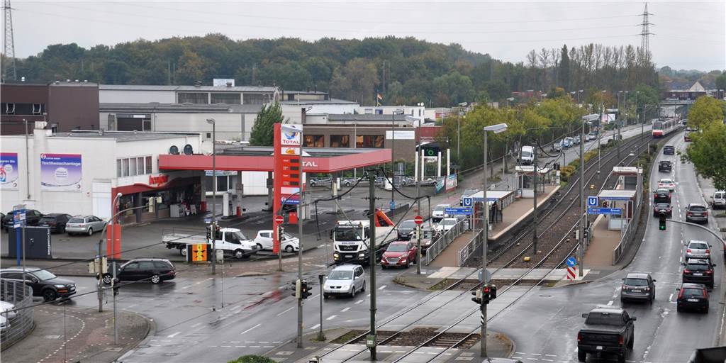 Die Kreuzung der Bornstraße mit der Eisenstraße: Hier kam es am späten Montagabend (11.10.) zu einer Auseinandersetzung, an deren Ende ein Mann lebensgefährlich verletzt war.