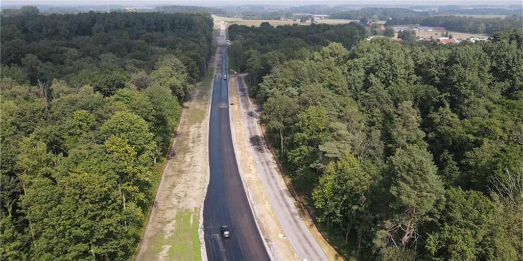 ZDF-Sendung beäugt NewPark-Pläne kritisch: „Flächenfraß geht weiter“ Die B474n entsteht derzeit nördlich von Castrop-Rauxel. Sie soll zum später geplanten Gewerbegebiet NewPark führen und den mit der A45 / A2 verbinden. Dafür wurde eine Schneise in den Wald geschlagen. Das kritisiert der BUND seit Jahrzehnten.
