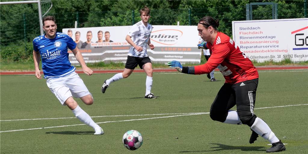 Keeper Anthony Mertin und der VfK Weddinghofen verloren auch das Match beim TSC Hamm.   