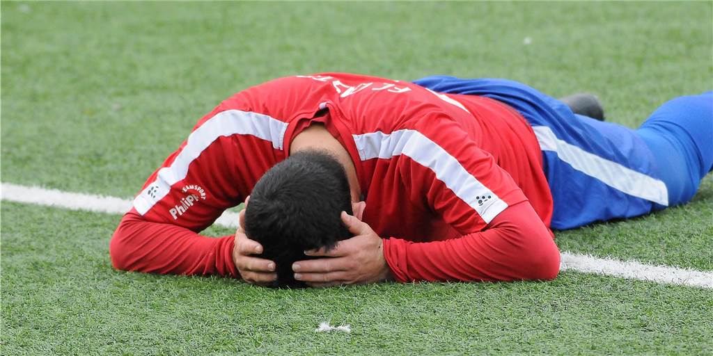 Aufstellungen, Torschützen, Platzverweise: So haben Castrop-Rauxels Fußballteams gespielt Der FC Castrop musste gegen Waltrop eine bittere Niederlage einstecken.
