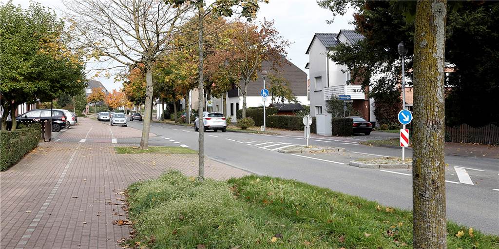 Halterner mit Waffe bedroht: Tatverdächtiger war wohl alkoholisiert An der Lavesumer Straße in Haltern kam es am Sonntagabend zu einem Polizeieinsatz. Die Straße war kurzzeitig gesperrt.