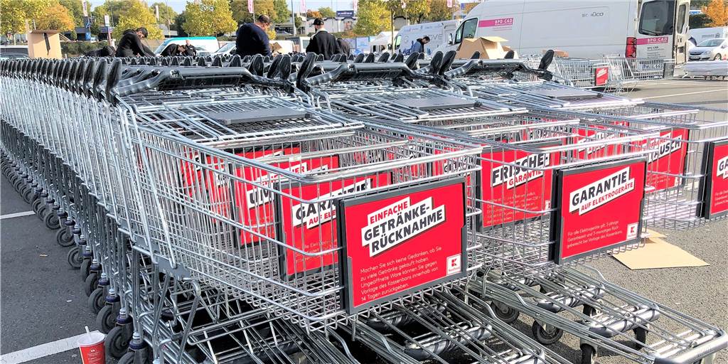 Real-Kaufland-Umbau im Indupark: Geschlossene Geschäfte und Umsatzeinbußen Die Umbauarbeiten im Dortmunder Indupark laufen auf Hochtouren. Am Montagvormittag waren bereits die Einkaufswagen mit dem Kaufland-Logo versehen.