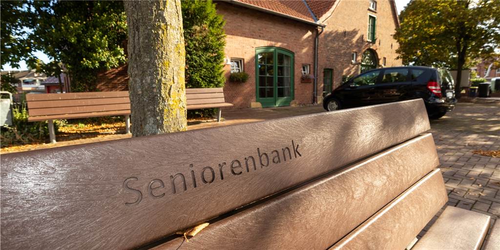 Umgestaltung Bürgerhaus: „Wir blamieren uns vor der Bevölkerung“ Die Umgestaltung des Außenbereiches vom Eppingschen Hof rückt in weite Ferne.