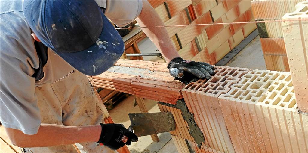 Kaum Baumaterial und bis zu 300 Prozent teurer - Handwerker haben Beschaffungsprobleme Im Baubereich sind die Preise in den letzten Monaten teilweise explodiert, außerdem ist Baumaterial knapp.