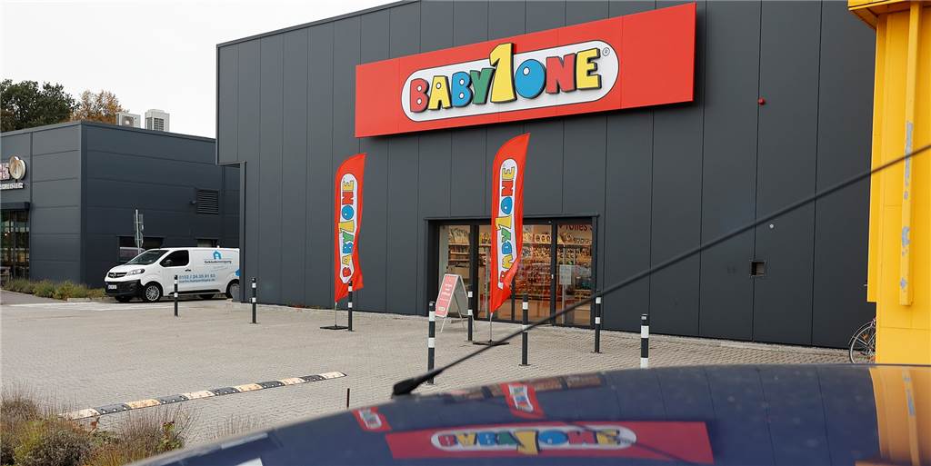Baby One ist da: Erste Filiale der Babymarktkette im Kreis Unna eröffnet Das 800 Quadratmeter große Geschäft liegt neben Smyth Toys und der Bäckerei Grobe.
