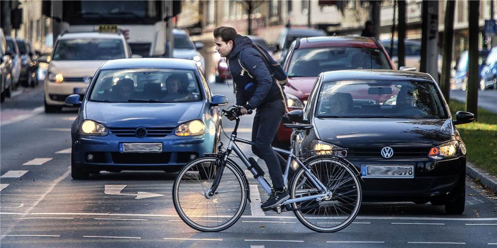 Tempo 30, weniger Fleisch: Was Dortmund bis 2030 fürs Klima tun müsste Bei der Mobilität hat die Stadt Dortmund einen relativ großen Handlungsspielraum, um Treibhausgas-Emissionen zu senken.