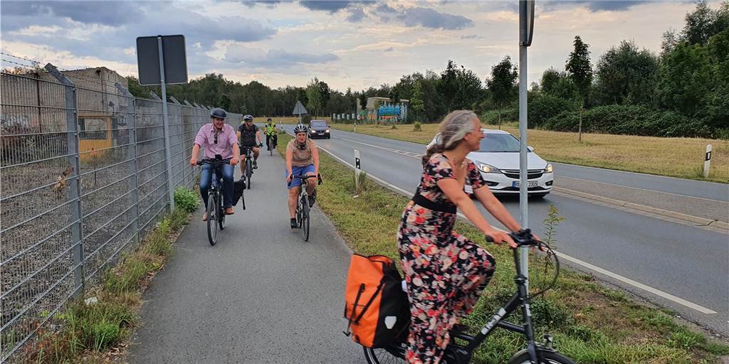 Castrop-Rauxel muss dringend mehr für seine Radfahrer tun Nur wenige Radwege in Castrop-Rauxel sind von der Fahrbahn getrennt.