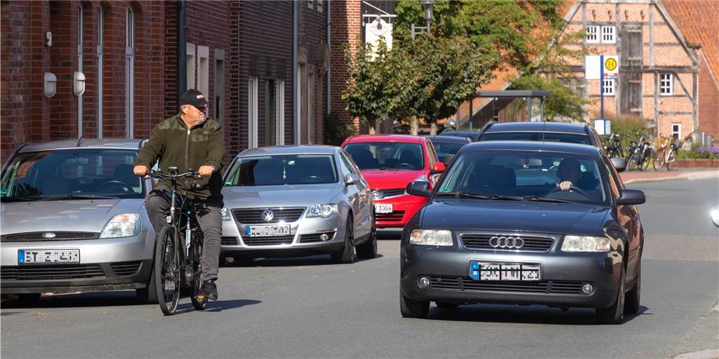 Parken in der Hauptstraße: Erste Ideen für Entschärfung stehen Ein Lösungsvorschlag für die Parksituation in der Hauptstraße wurde jetzt auf den Weg gebracht.