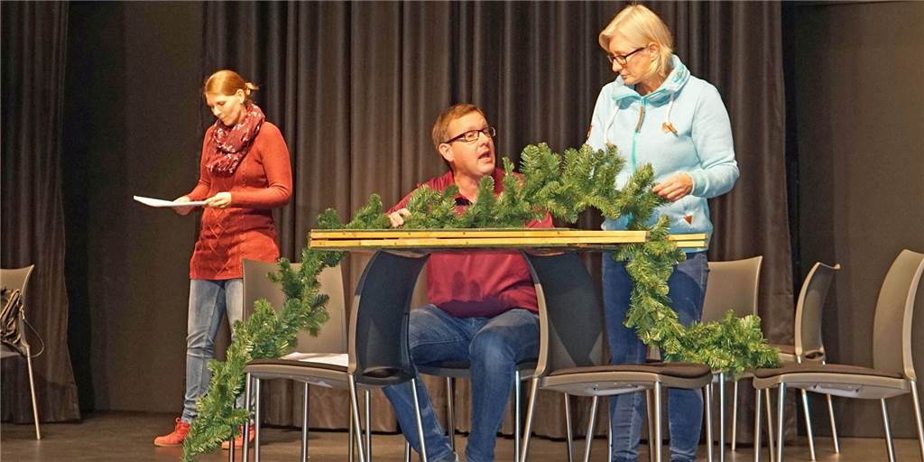 Plattdeutsches Stück in Herbern: Jens Petersens Welt gerät aus den Fugen Proben-Szene für das neue Stück der Laienspielschar Herbern "Jens Petersen kriggt Besök". Premiere ist am 1. Januar 2022.