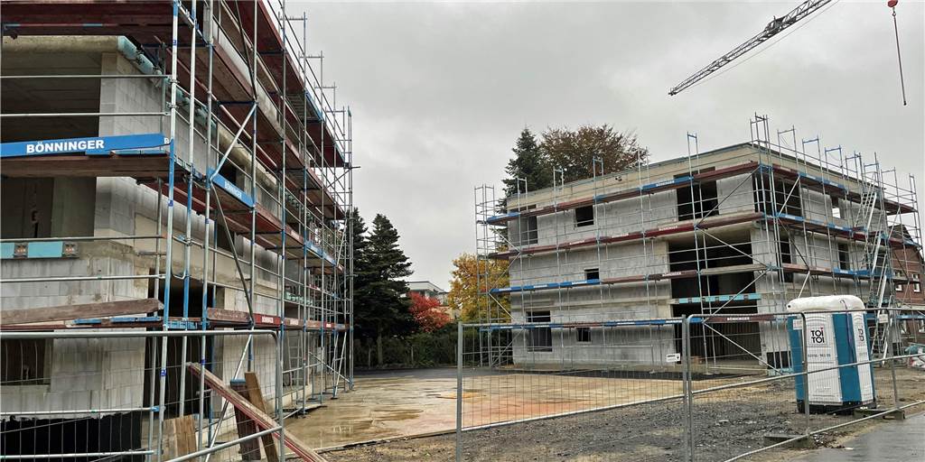 18 neue Miet-Wohnungen in Top-Lage Wernes – und alle noch zu haben Die Volksbank errichtet auf dem ehemaligen Grundstück der bekannten Werner Familie Leenders 18 neue Wohnungen. Der Rohbau steht.