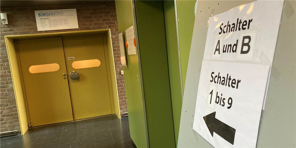 Fortschritte im Bürgerbüro: Vier Wochen Wartezeit sind das nächste Ziel Im Castrop-Rauxeler Bürgerbüro läuft der Betrieb aus Sicht der Stadt fast wieder im Normalbetrieb. Die Neuorganisation trage Früchte, so der Erste Beigeordnete Michael Eckhardt.