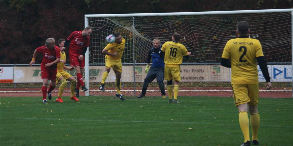 Sim-Jü-Fußballspiel: Tapken macht für Allstars alles klar, Schausteller machen Stimmung Otto-Wendler-Fußballspiel zur Sim-Jü-Kirmes in Werne: Eine über weite Strecken einseitige Partie entschieden die Allstars gegen die Schausteller mit 3:1 für sich.