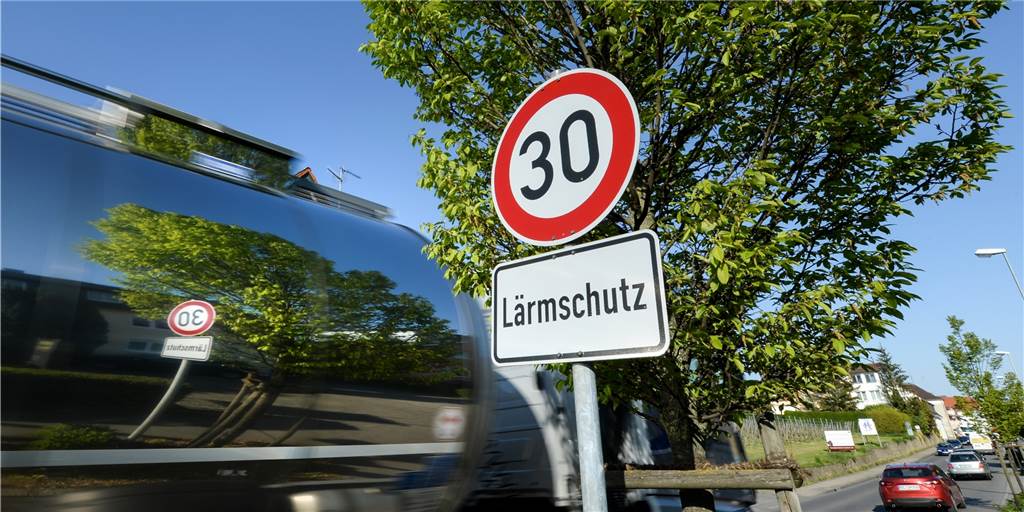 Neue Bürgerinitiative kämpft nicht nur gegen Tempo 30 in Lünen Tempo 30 gilt seit Anfang Oktober auf sechs neuen Straßenabschnitten in Lünen. Der Grund ist Lärmschutz.
