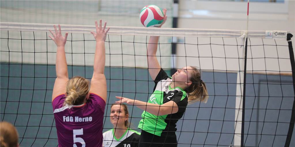 SuS Olfen gewinnt nach Rückstand einen Punkt – verliert aber wohl eine Stammspielerin Lisa Czempik machte nach ihrem Kreuzbandriss ihr erstes Spiel.