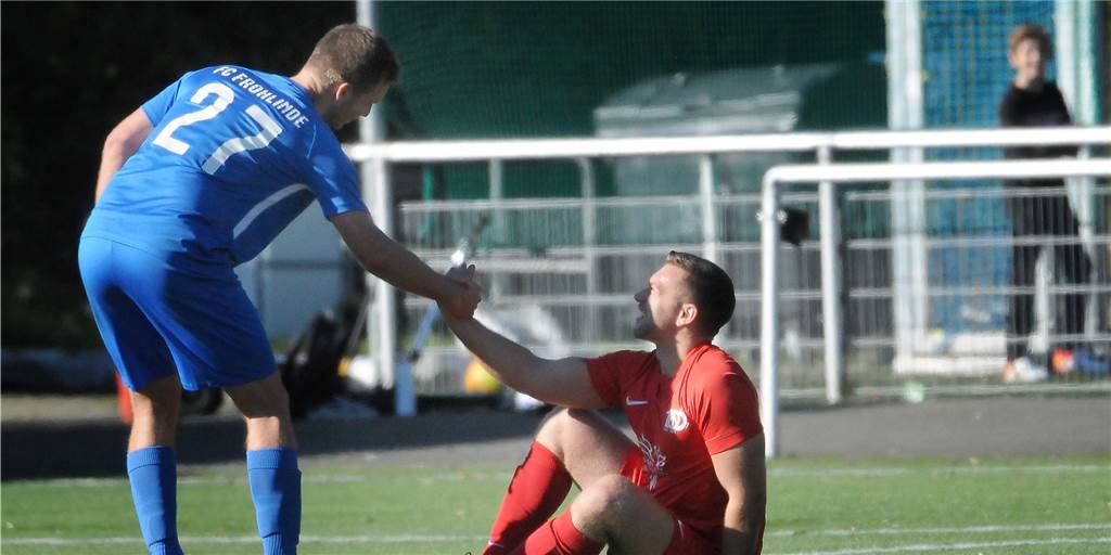 Kuriose Tore im Kreisliga-Derby: Alle warten auf Pfiff - und Trainer befiehlt Eigentor Kuriose Tore im Kreisliga-Derby: Alle warten auf Pfiff - und Trainer befiehlt Eigentor