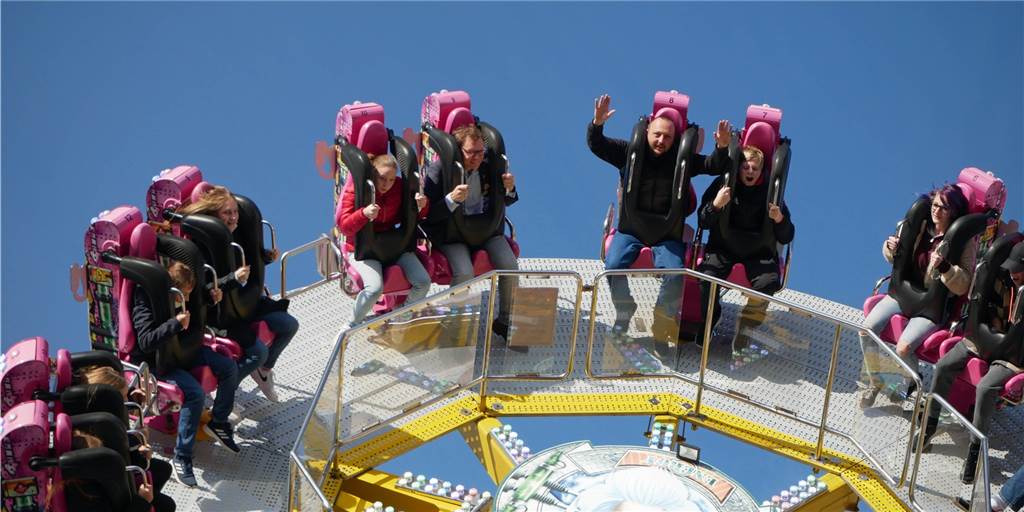 Sim-Jü kompakt im Video: Die schönsten Eindrücke der Kirmes 2021 Hoch her geht's bei Mr. Gravity auf dem Marktplatz in Werne.