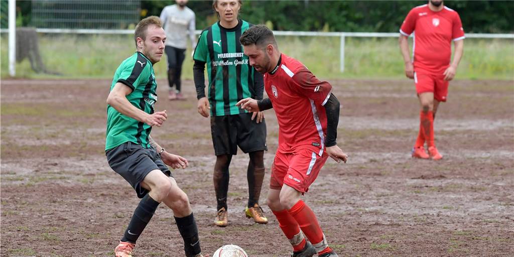 Erste Saison des TSC Brambauer: Noch keinen Sieg, aber große Ambitionen Für den C-Ligisten TSC Brambauer (rot) läuft es in dieser Saison alles andere als rund.