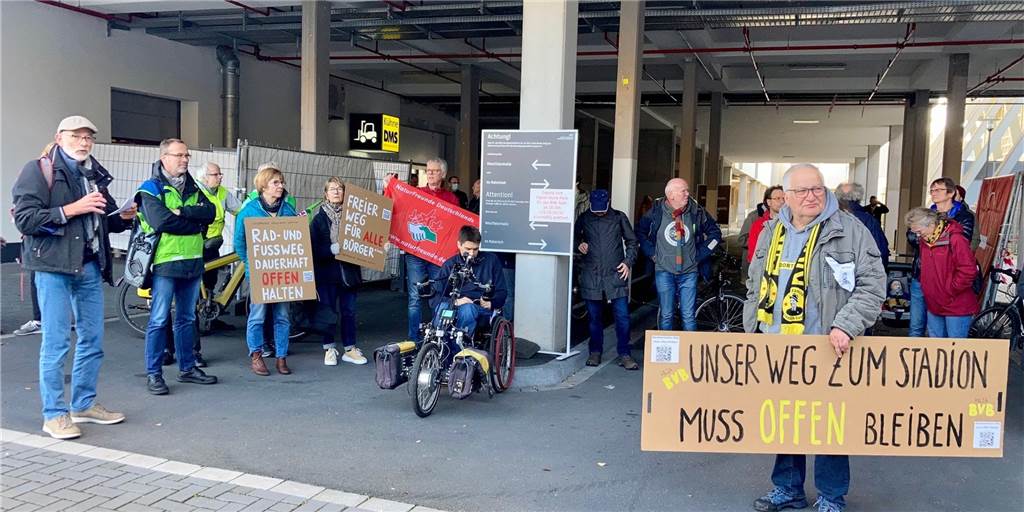 Stadt unterstützt Weg-Sperrung an Westfalenhallen - Bürger protestieren Stadt unterstützt Weg-Sperrung an Westfalenhallen - Bürger protestieren