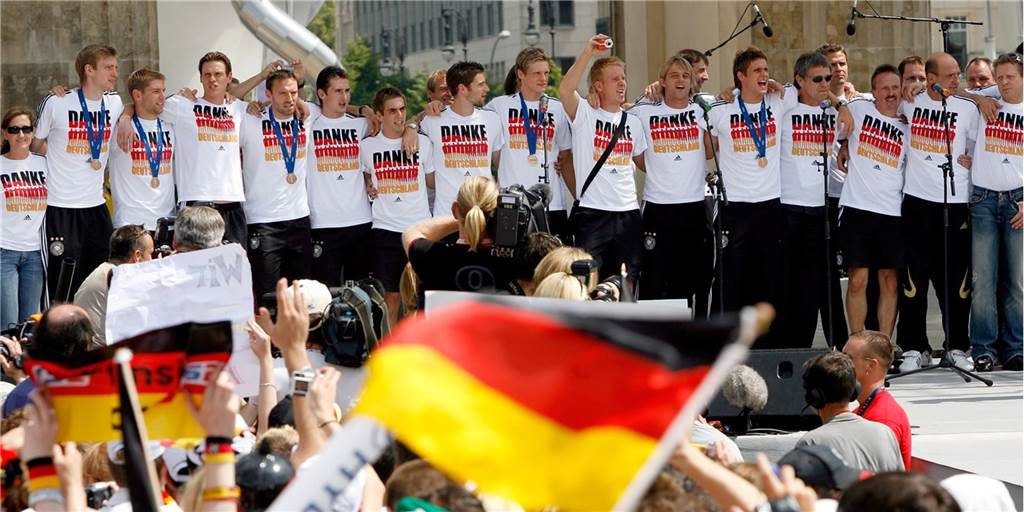 WM-Held von 2006 spielt Sonntag gegen Rot-Weiß Deuten WM 2006, Abschlussparty
