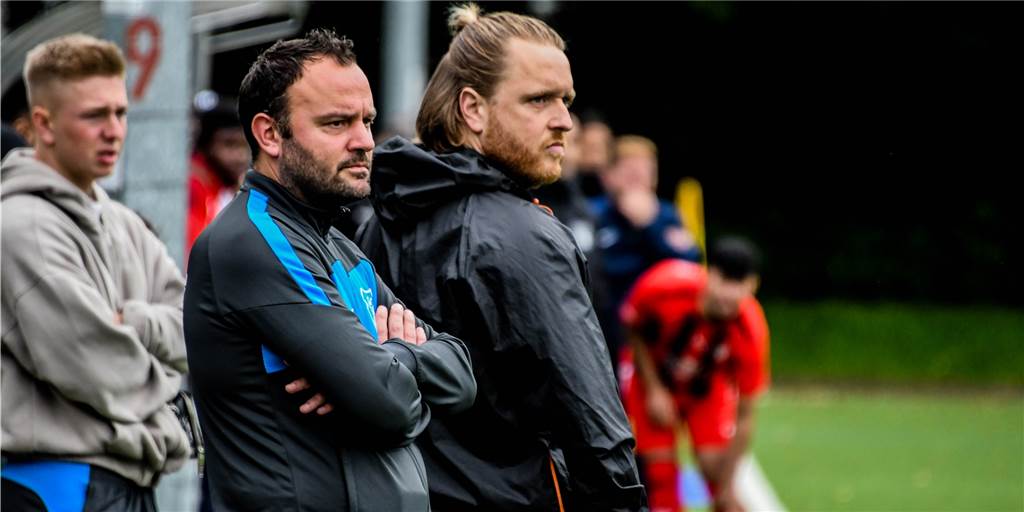 Nach 0:16 Toren in 2 Spielen: Stehen die Trainer des FC Frohlinde in der Kritik? Jimmy Thimm (l.) und Daniel Diaz mussten mit dem FC Frohlinde mussten zwei herbe Klatschen einstecken.