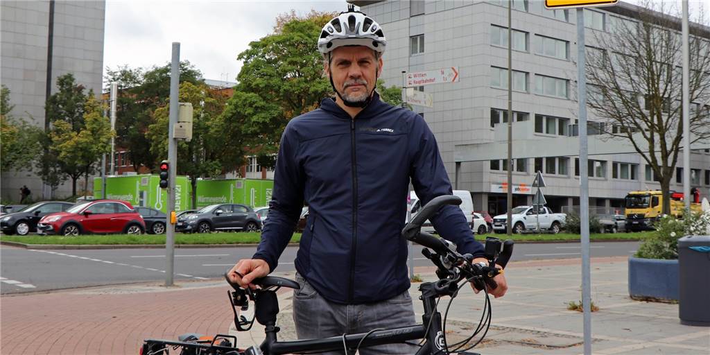 Radfahrer prangert Falschparker in Dortmund an: „Drohungen sind normal“ Andreas Linnemann fährt regelmäßig mit dem Fahrrad zur Arbeit. Dabei fallen ihm regelmäßig Autos in Dortmund auf, die falsch abgestellt worden sind.