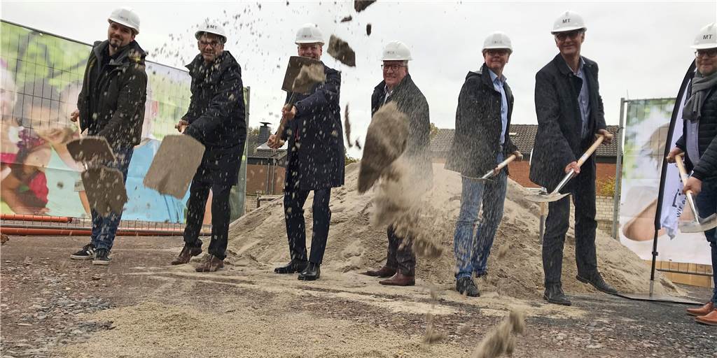 Neue Kita: Millionen-Projekt in Lünen soll Jung und Alt zusammenbringen Am Mittwochvormittag versammelten sich Vertreter der Stadt Lünen, der Bauinvestor, Vertreter der AWO und der leitende Architekt zum symbolischen Spatenstich an der neuen Kita an der Preußenstraße.