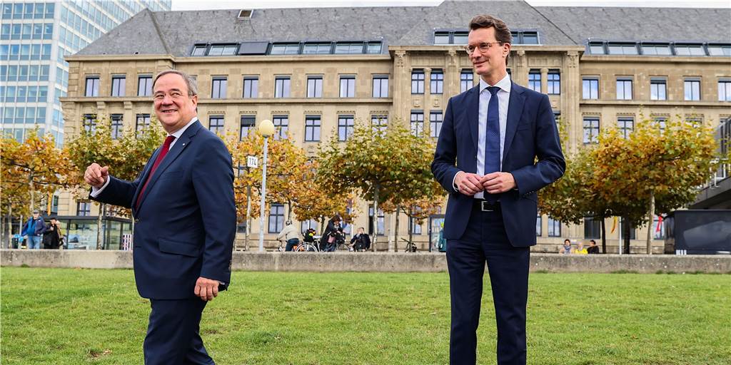 Neuer NRW-Ministerpräsident Hendrik Wüst kommt in Ahaus gut an Hendrik Wüst (CDU, r.) aus Rhede ist der Nachfolger von Armin Laschet als Ministerpräsident von Nordrhein-Westfalen. Am Mittwoch wurde er vom Landtag gewählt. In Ahaus und den Ortsteilen kommt das gut an.
