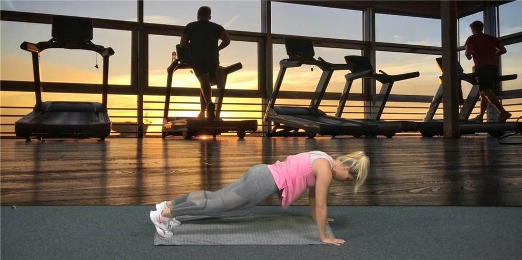 Dieses Workout besteht aus Burpee-Varianten.