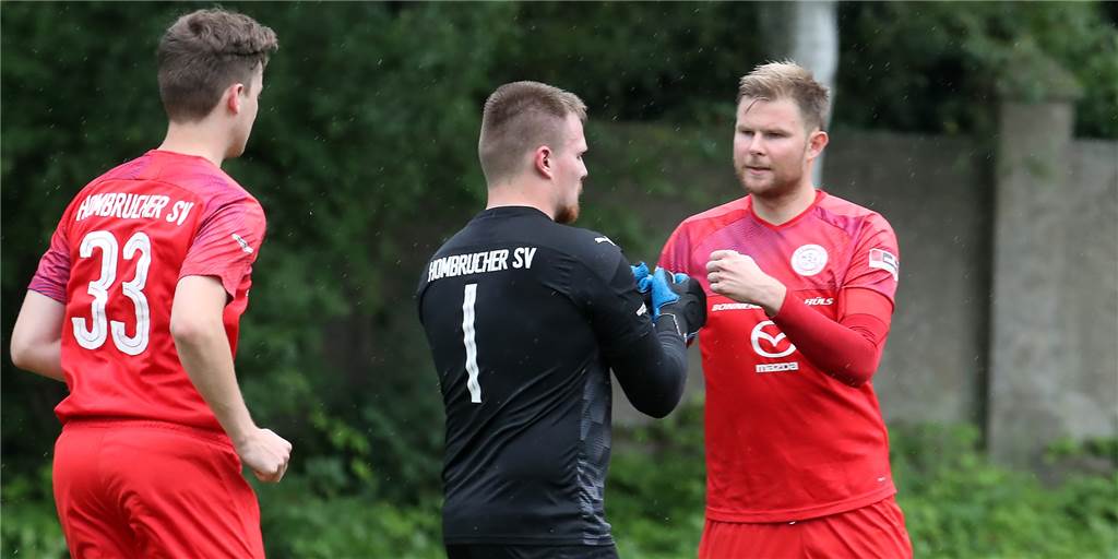 Hombruch-Torwart Robin Siebert spielt aus „eigener Dummheit“ nicht In der Vorbereitung stand Robin Siebert (M.) im Tor des Hombrucher SV, in einem Pflichtspiel noch nicht.