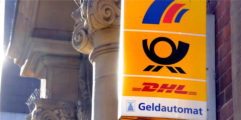 Das Postbank-Finanzcenter in der historischen Hauptpost von Schwerte übernimmt auch Postdienstleistungen wie Briefmarkenverkauf und Paketannahme.
