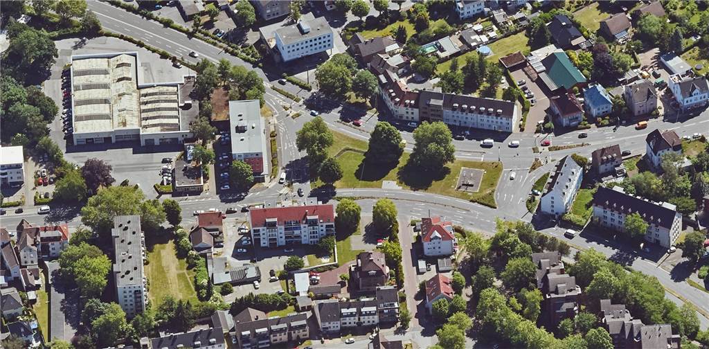Kann der Engelsburgplatz ein Kreisverkehr werden? Das sagt ein Experte Der Engelsburgplatz, oben die B235, unten die Bahnhofstraße: Warum ist hier eigentlich kein Kreisverkehr, kann man sich gut und gerne fragen bei der Größe dieses Verkehrsknotenpunktes mit seinen zahlreichen Ampeln.