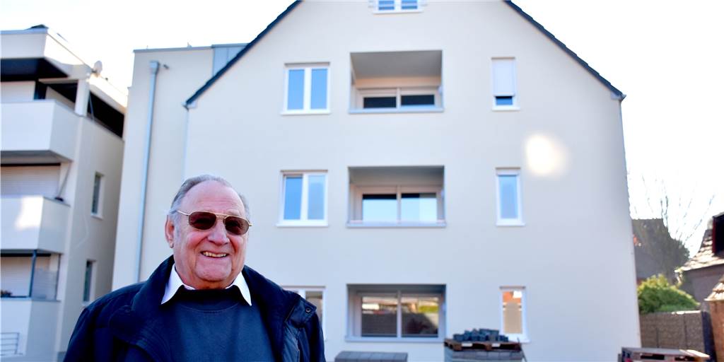 Frieden am Hessenweg: Streit um Mehrfamilienhaus ist beigelegt Udo Heuten (78) hinter seinem Neubau am Hessenweg. Sieben neue Mietwohnungen sind dort in den vergangenen zehn Monaten entstanden. Der Ärger mit den Nachbarn scheint beigelegt.