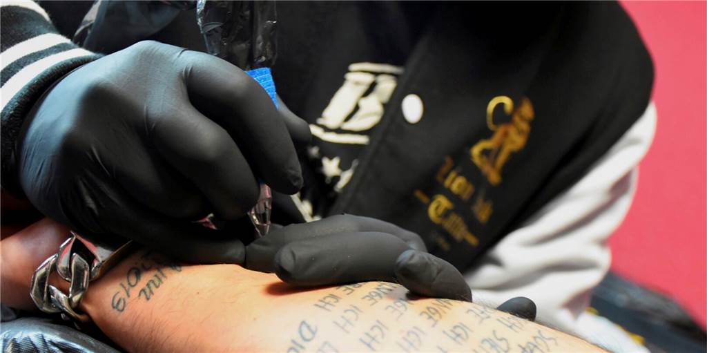 EU verbietet Tattoo-Farben: Studio in Werne hofft auf schnelle Alternativen Auch im Werner Tattoostudio Lion Ink 2.0 ist man nicht begeistert ob der neuen Regelung.