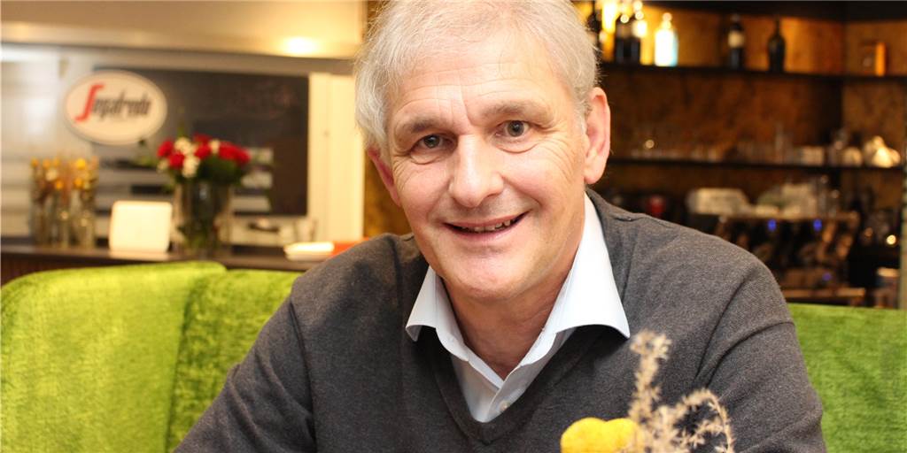 Der langjährige Landrat Michael Makiolla, fotografiert im Café Ambiente in Unna.