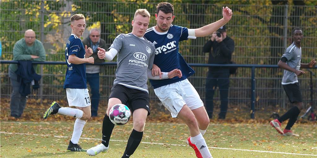 Der ETuS schafft bei Sinsen II einen Befreiungsschlag - dank zwei Doppelpacks Blieb zwar selbst ohne Treffer, konnte sich aber über fünf Tore seines Teams freuen: ETuS-Kapitän Jens Quinkenstein.