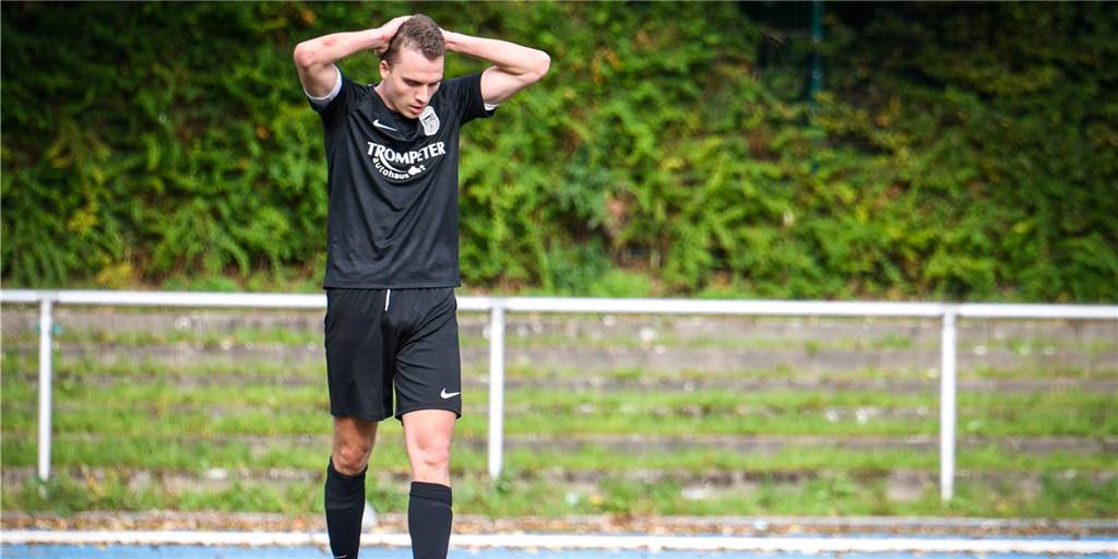Nach Krankenwagen-Einsatz: Spieler des BV Brambauer fällt wohl erst einmal länger auf dem Platz aus Nach Krankenwagen-Einsatz: Spieler des BV Brambauer fällt wohl erst einmal länger auf dem Platz aus