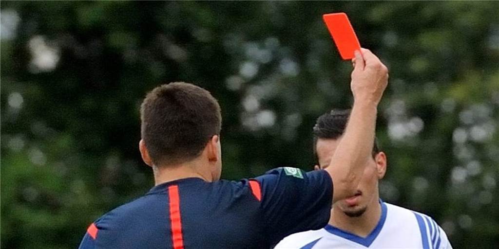 Rote Karte per Videobeweis? Ein heikler Fall vor dem Kreissportgericht Rote Karte per Videobeweis? Ein heikler Fall vor dem Kreissportgericht
