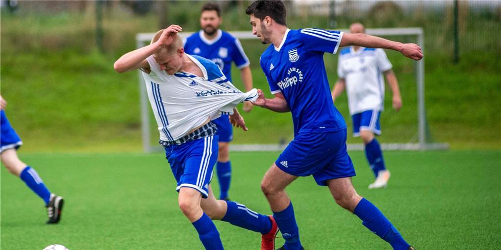 Flaesheim II musste Spiel gegen Waltrop absagen - es hatte sich schon angedeutet Intensive Zweikämpfe wie hier gegen BW Lavesum II konnten die Fußballer von Concordia Flaesheim II am vergangenen Spieltag gegen Eintracht Waltrop nicht führen.