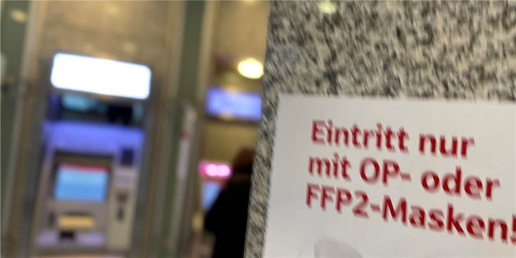 Weg mit dem Bargeld! Die eine bittere Pille müssen wir schlucken Die Sparkasse verabschiedet sich von ihren 24-Stunden-Angeboten an SB-Stellen wie hier in Castrop-Rauxel an der Dortmunder Straße auf Schwerin. Das ist folgerichtig und nur der erste Schritt, meint unser Autor.