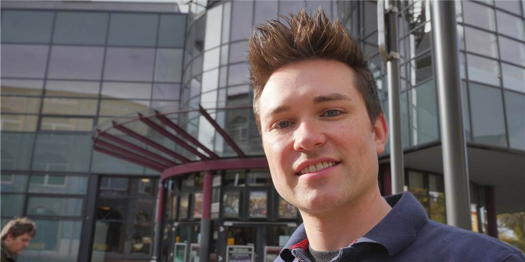 Max Bielas Liebe zum Kino begann als Kindergartenkind mit „Aladdin“ Max Biela, Assistent der Geschäftsführung der Cineworld, ist operativer Organisator des 31. Kinofestes.