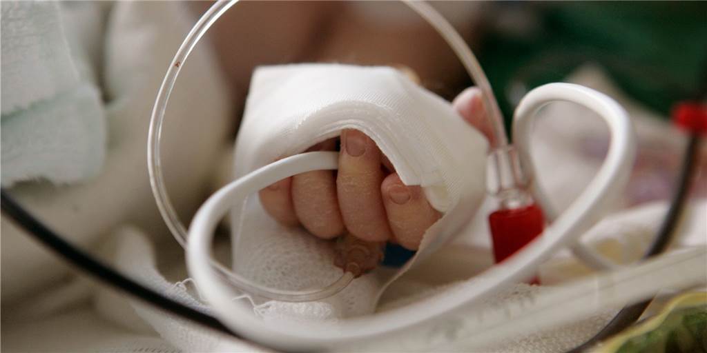Gefährliche Fälle von RS-Virus in Werne: Kleinkinder müssen beatmet werden Viele Kinder in Werne erkranken derzeit an dem RS-Virus. Die Atemwegserkrankung kann vor allem für Kleinkinder und Säuglinge gefährlich werden. Einige Kinder mussten bereits intensivmedizinisch behandelt werden.