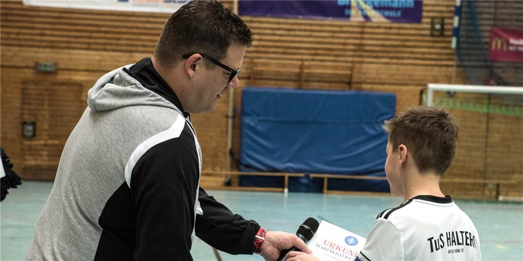 Für besonderes Engagement: Drei Halterner erhalten das Sportehrenzeichen Frank Hovenjürgen ist einer von drei Halternern, der das Sportehrenzeichen der Stadt Haltern erhält.