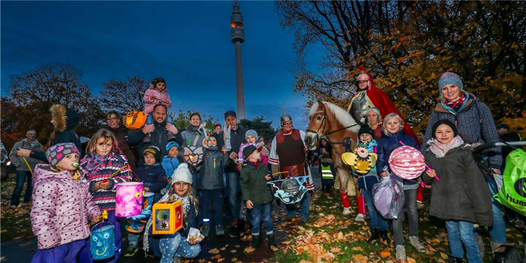 Sankt Martin im Westfalenpark: Besucherlimit ist die einzige Lösung 2000 Menschen sind beim Sankt-Martins-Umzug im Dortmunder Westfalenpark zugelassen.