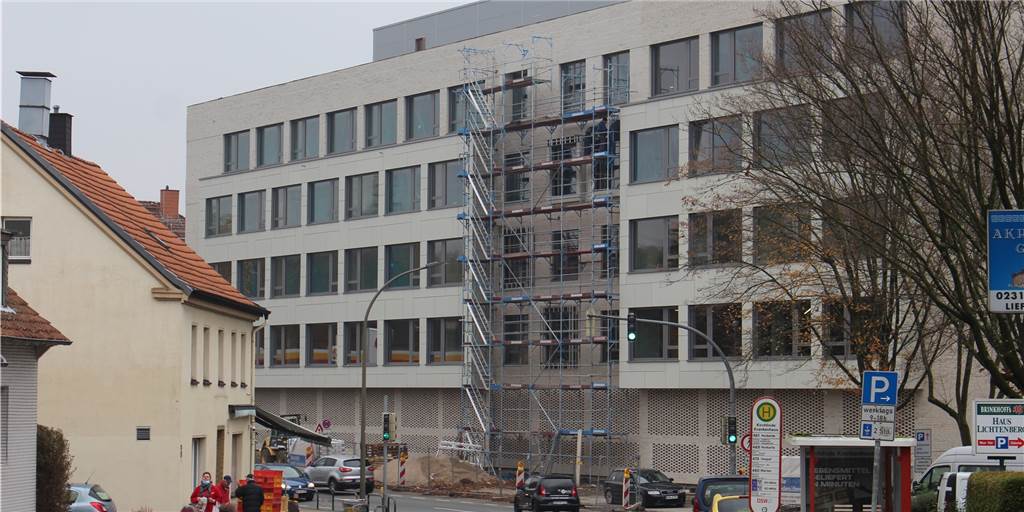 Krankenhaus im Dortmunder Westen hat ein neues Gebäude Trotz der Größe des Nordflügels bleibt die Frohlinder Straße in Dortmund-Kirchlinde hell und nicht erdrückend.