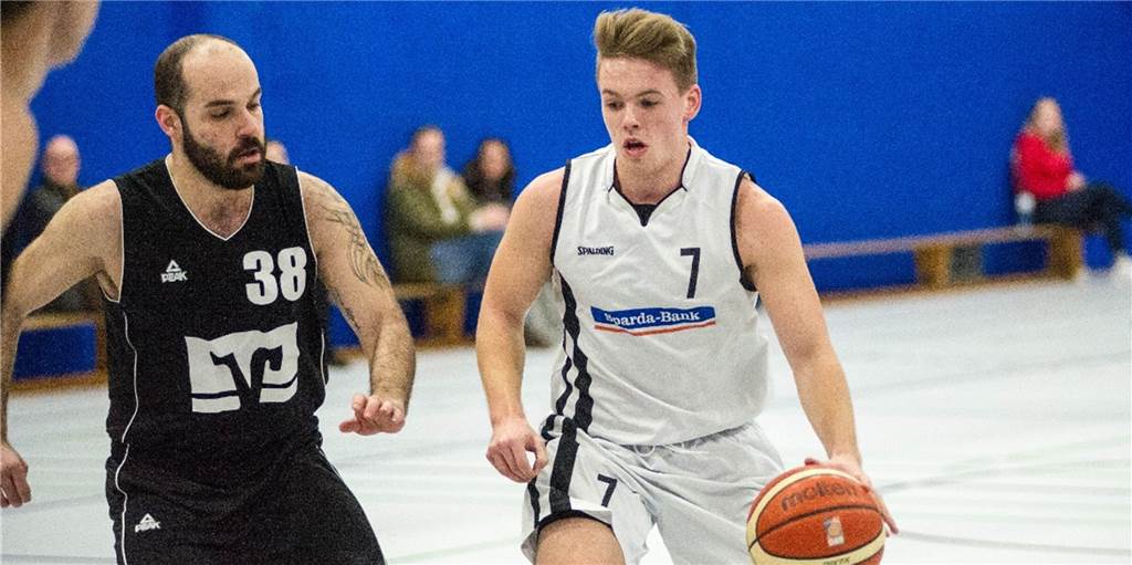 Halterner feiert nach zwei Jahren Comeback: „Es war ein sehr geiles Gefühl“ Johannes Olbrich (r.) feierte am ersten Spieltag der Landesliga-Saison sein Comeback.