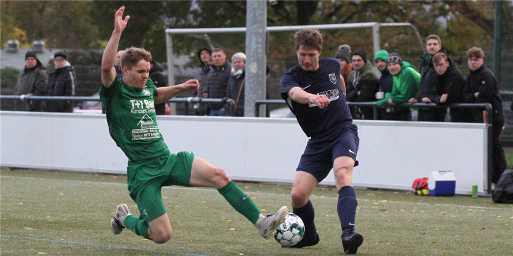 Wahnsinn bei PSV Bork gegen SuS Oberaden: Glatt Rot nach Kopfnuss und Ausgleich in der Nachspielzeit Mario-Josef Bester (r.) und der PSV Bork erlebten ein besonderes Spiel.